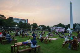 Senja, Cangkrukan, dan Memori Kota