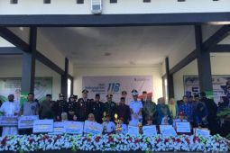 Bupati Ismet Mile kucurkan bantuan sosial dan bonus prestasi di Harkitnas 2026