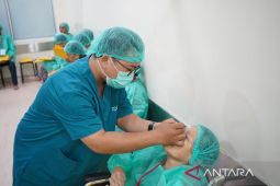Kemensos-Pemkab Tangerang fasilitasi operasi puluhan pasien katarak