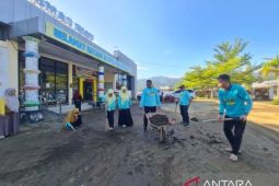 Tim RSUD ZUS Gorontalo Utara turun bersihkan faskes terdampak banjir