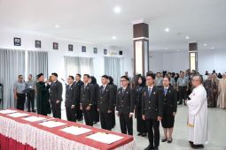 Kakanwil Kemenkum Babel lantik 11 PNS dan Jabatan Fungsional