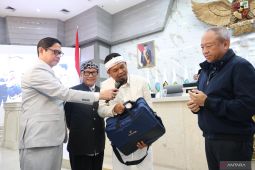KDM wujudkan janji bonus Rp1 miliar untuk Persib dalam bentuk kes