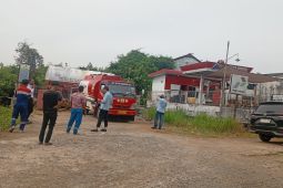 Deru mesin nelayan Kampung Laut bergantung pada roda-roda mobil tangki EPN