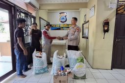 Polsek Muara Harus bantu bibit jagung dan sarana produksi ke petani