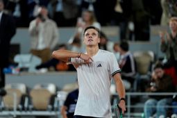 Mensik kalahkan Fonseca untuk tantang Zverev di semifinal French Open