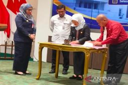 Sekretaris DPRD Banjarbaru tandatangani komitmen percepatan penyelesaian hasil pemeriksaan BPK