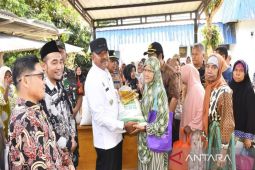 62 ribu paket beras dan minyak goreng disalurkan di Madina