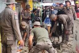 Pemkot Cilegon tertibkan PKL di atas drainase