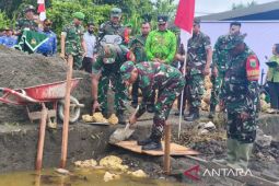 Kodim 1705 bangun Jembatan Garuda ketiga di Kampung Kimi-Nabire