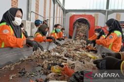 Bupati sebut penanganan sampah di Karawang baru jangkau 17 kecamatan