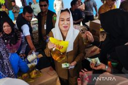 Pemkab Natuna gelar pasar murah upaya jaga daya beli masyarakat