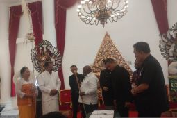Menteri Pigai terima titipan tongkat Garuda Wisnu Kencana untuk Presiden Prabowo