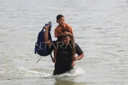 Pemkab Aceh Barat bangun jembatan gantung yang rusak di Pante Ceureumen, target bulan depan