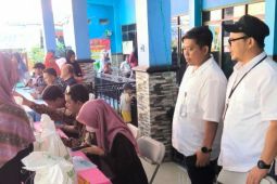 Bulog Surabaya salurkan bantuan pangan untuk 181.442 PBP