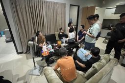 Empat WN Tiongkok anggota komplotan penipuan dibekuk Imigrasi