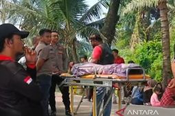 Jasad bocah laki-laki yang terbawa arus saat berenang di irigasi Cianjur dievakuasi