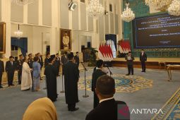 Prabowo lantik Nanik Deyang, Agustina, dan Trenggono jadi pimpinan BGN