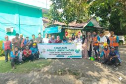 PLN Kalselteng aksi bersih dan tanam pohon peringati Hari Lingkungan Hidup