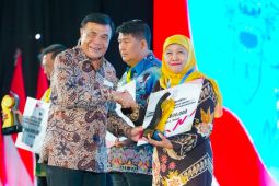 Pemprov Jatim raih penghargaan penurunan pengangguran dari Kemendagri