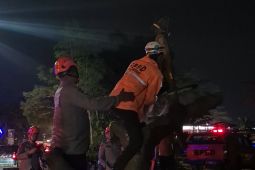 BPBD Sumedang gencarkan pangkas pohon rawan tumbang di jalan nasional