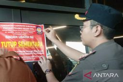 Satpol PP Karawang segel tempat hiburan malam tempat acara pesta LGBT