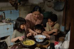 Dwi Sasono tampil jadi bapak yang problematik di trailer terbaru Film Jangan Buang Ibu, tayang di Juni ini