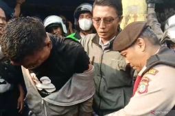 Seorang pelaku pencuri motor di Kalimalang Jaktim tertangkap hingga diamuk massa