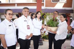 8.700 bibit tanaman bunga dibagikan Posyandu Gianyar untuk desa dukung estetika