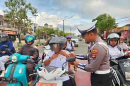 Satlantas Polres Tabalong edukasi masyarakat  pentingnya keselamatan berlalu lintas