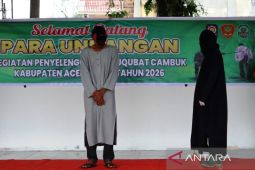 Kejari Aceh Barat eksekusi dua pelaku zina 100 kali cambuk