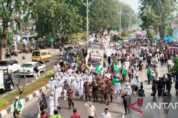 Ratusan warga Karawang unjuk rasa desak penutupan permanen THM lokasi pesta gay