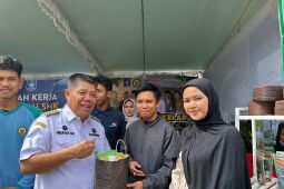 Gubernur Babel borong produk siswa peserta LKS FLS3N