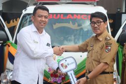 PT SGN serahkan bantuan ambulans untuk Puskesmas Mider Lampung Utara