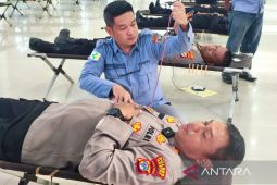 300 personel Polres Nabire bantu penuhi stok darah RSUD