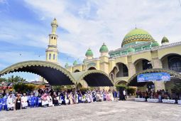 Kepulangan jamaah haji Kobar disambut bahagia bupati dan keluarga