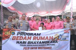 Kapolda Babel bedah rumah warga di Belitung sambut HUT Bhayangkara ke-80