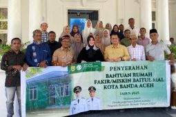 Illiza serahkan bantuan 30 rumah layak huni untuk warga kurang mampu