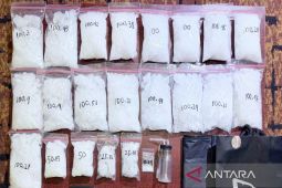Polres Tanah Bumbu sita hampir 2 kg sabu dari tiga tersangka