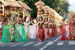 Denpasar libatkan 700 peserta pawai pada pembukaan Pesta Kesenian Bali 2026