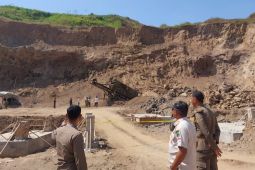 Satpol PP Sumedang hentikan sementara 5 perusahaan tambang belum penuhi izin