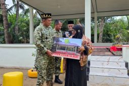 TNI bangun kembali balai pengajian anak yatim ambruk diterjang banjir Aceh