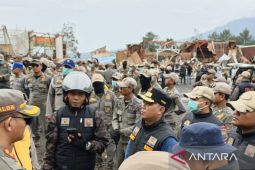 Satpol PP Cianjur bongkar 160 kios ilegal jalur Puncak