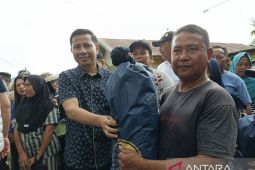 DPRD Gorontalo Utara salurkan bantuan di pemukiman KAT Didingga Biau