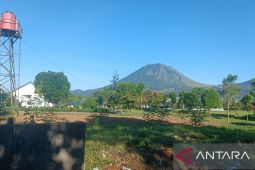 Gempa vulkanik dangkal-tektonik jauh Gunung Lokon