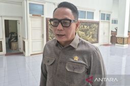 Legislator Jambi imbau kendaraan mewah tidak ikut antre BBM subsidi