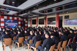Polda Banten bina personel Brimob yang masih dalam pengawasan.