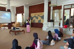 Puluhan Pelajar SMP ikuti Kelas Menulis Cerita Anak di Pendopo Rumah Dinas Bupati Bangka Tengah