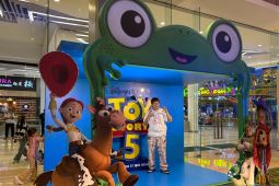 XXI hadirkan instalasi berbagai karakter mainan dari film Toy Story 5