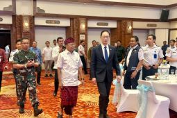 Koster ingin percepat pembenahan akses transportasi di bandara