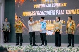 Menkum serahkan sertifikat Indikasi Geografis Pala Ternate kepada Walikota Ternate